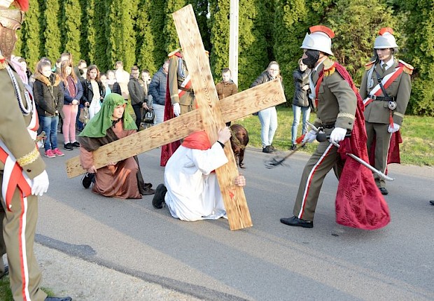 Parafialna droga krzyżowa