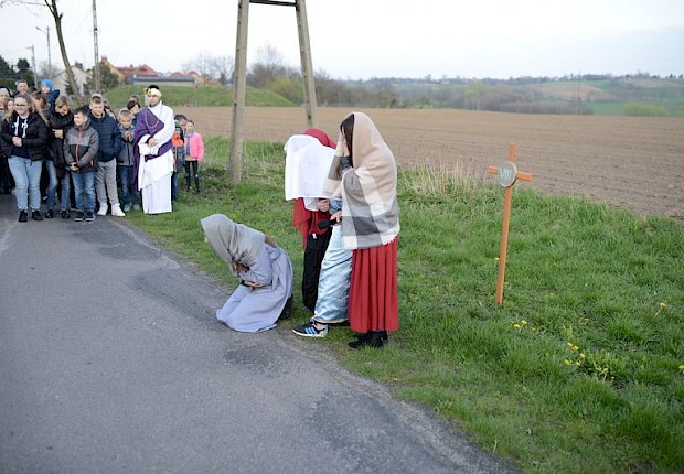 Parafialna droga krzyżowa