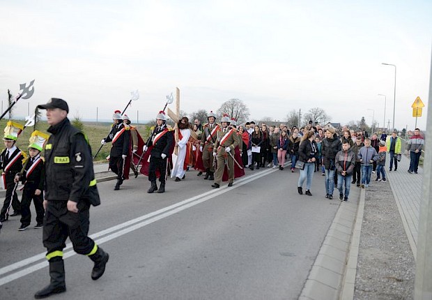 Parafialna droga krzyżowa