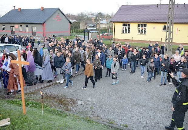 Parafialna droga krzyżowa