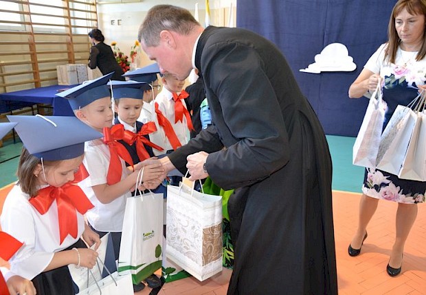 Dzień Edukacji Narodowej i pasowanie pierwszak&oacute;w