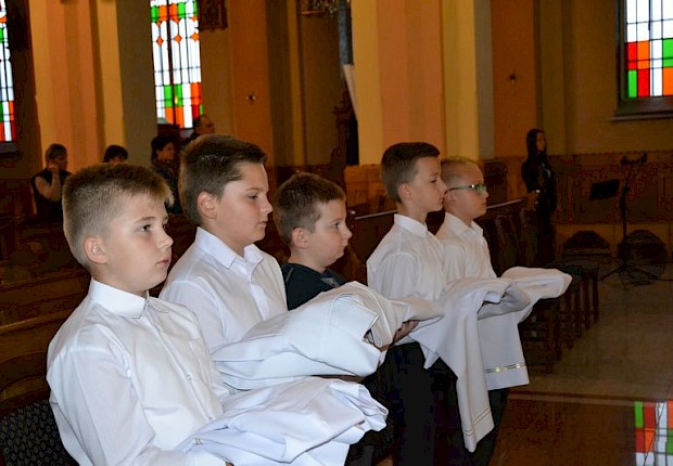 Przyjęcie kandydat&oacute;w do posługi ministranta