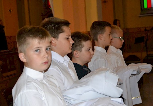 Przyjęcie kandydat&oacute;w do posługi ministranta