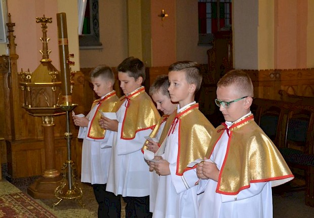 Przyjęcie kandydat&oacute;w do posługi ministranta