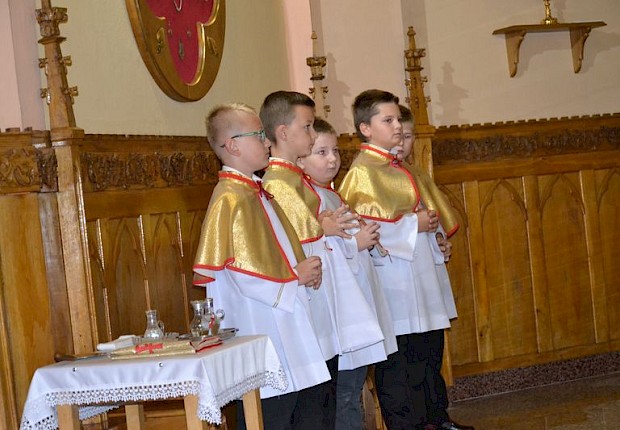 Przyjęcie kandydat&oacute;w do posługi ministranta