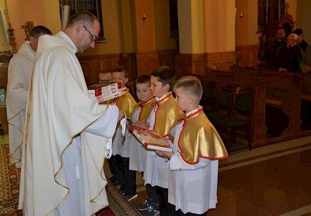 Przyjęcie kandydat&oacute;w do posługi ministranta