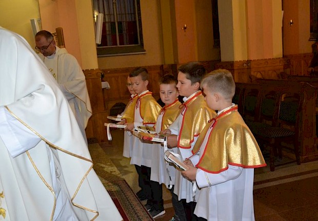 Przyjęcie kandydat&oacute;w do posługi ministranta