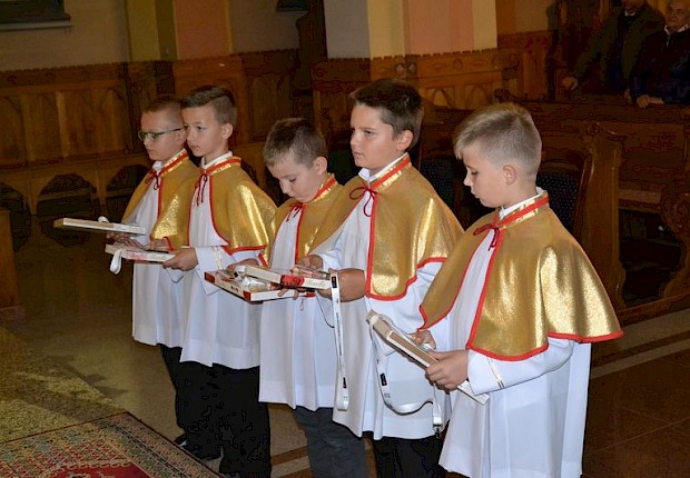 Przyjęcie kandydat&oacute;w do posługi ministranta