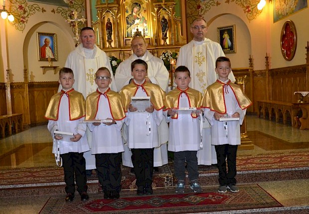 Przyjęcie kandydat&oacute;w do posługi ministranta