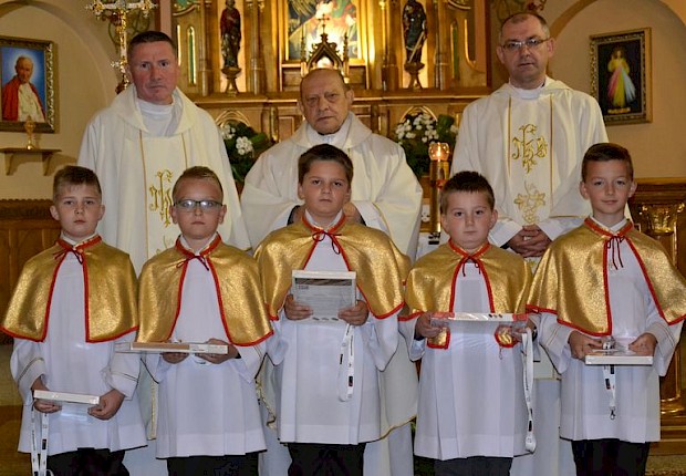 Przyjęcie kandydat&oacute;w do posługi ministranta