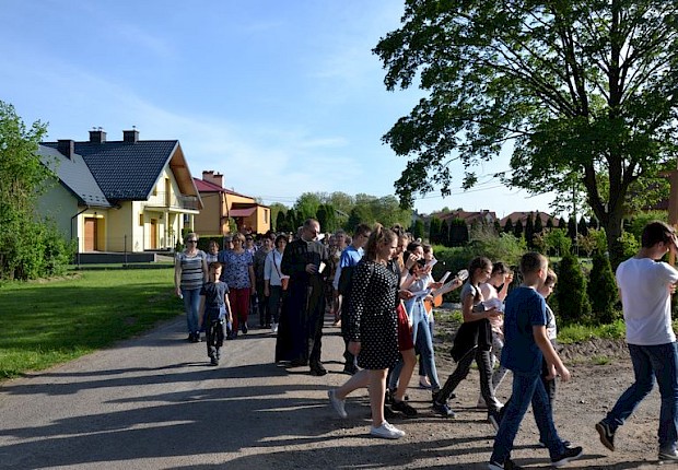 Pielgrzymka do Matki Bożej w lesie