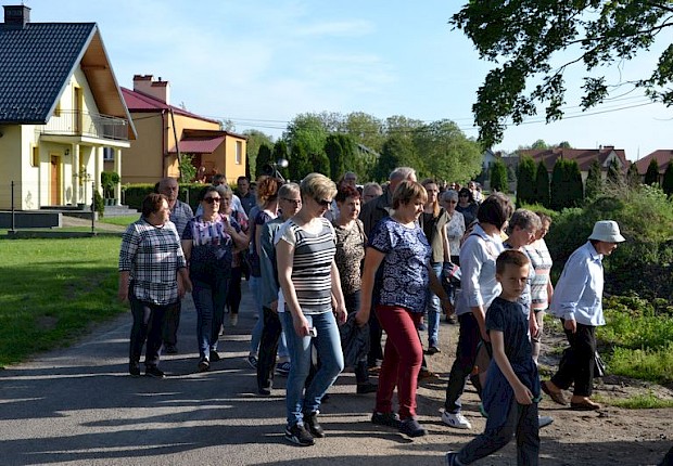 Pielgrzymka do Matki Bożej w lesie