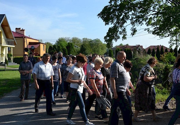 Pielgrzymka do Matki Bożej w lesie