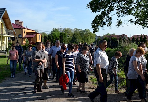 Pielgrzymka do Matki Bożej w lesie