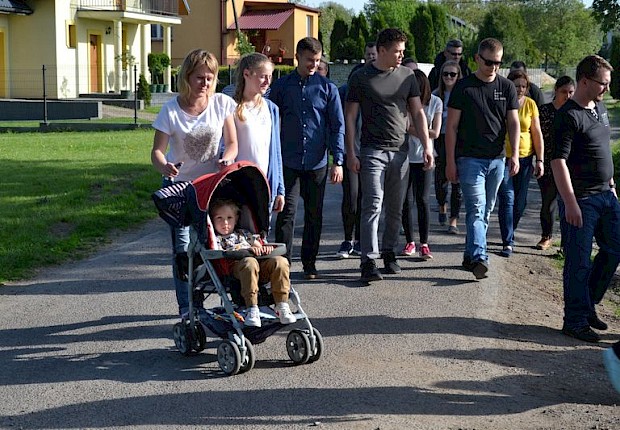 Pielgrzymka do Matki Bożej w lesie