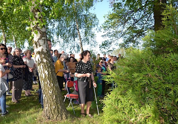 Pielgrzymka do Matki Bożej w lesie
