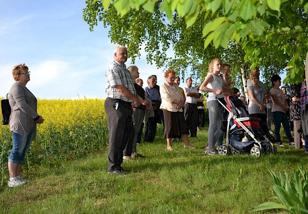 Pielgrzymka do Matki Bożej w lesie