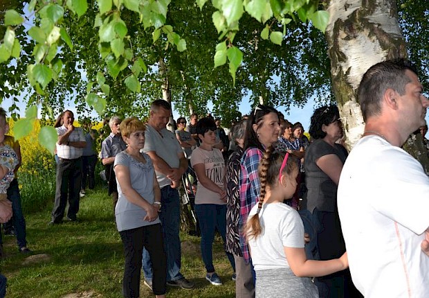 Pielgrzymka do Matki Bożej w lesie
