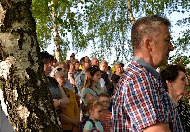 Pielgrzymka do Matki Bożej w lesie