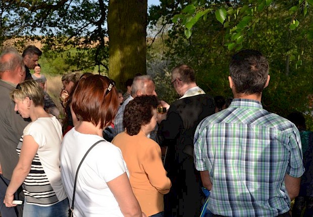 Pielgrzymka do Matki Bożej w lesie