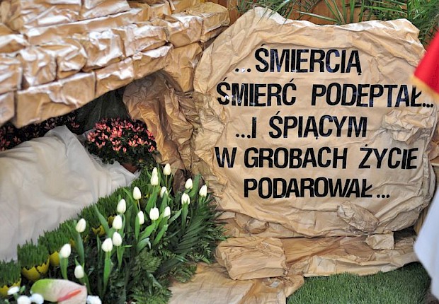 Wielki Piątek: liturgia Męki Pańskiej i adoracja