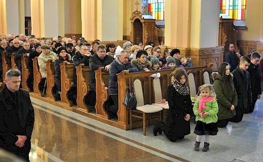 Wielki Piątek: liturgia Męki Pańskiej i adoracja