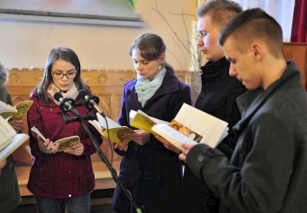Wielki Piątek: liturgia Męki Pańskiej i adoracja