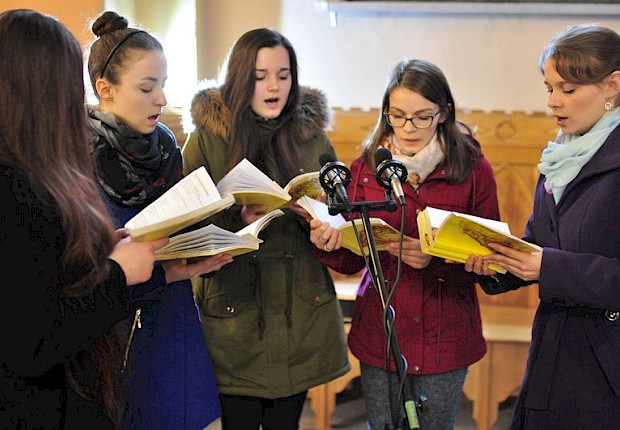 Wielki Piątek: liturgia Męki Pańskiej i adoracja