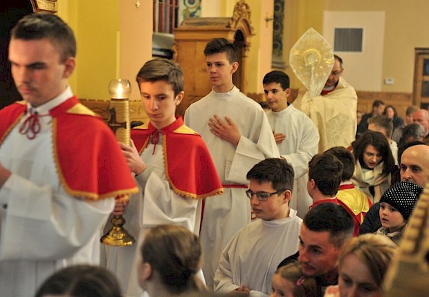 Wielki Piątek: liturgia Męki Pańskiej i adoracja