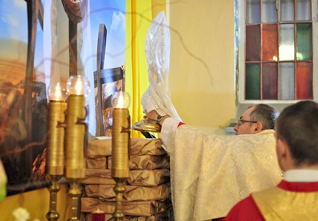 Wielki Piątek: liturgia Męki Pańskiej i adoracja