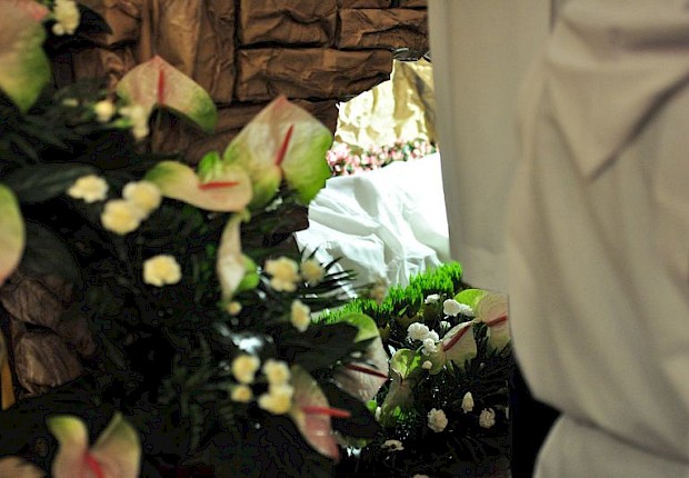Wielki Piątek: liturgia Męki Pańskiej i adoracja