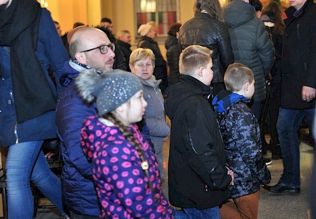 Wielki Piątek: liturgia Męki Pańskiej i adoracja