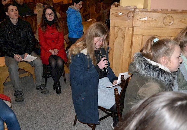 Wielki Piątek: liturgia Męki Pańskiej i adoracja