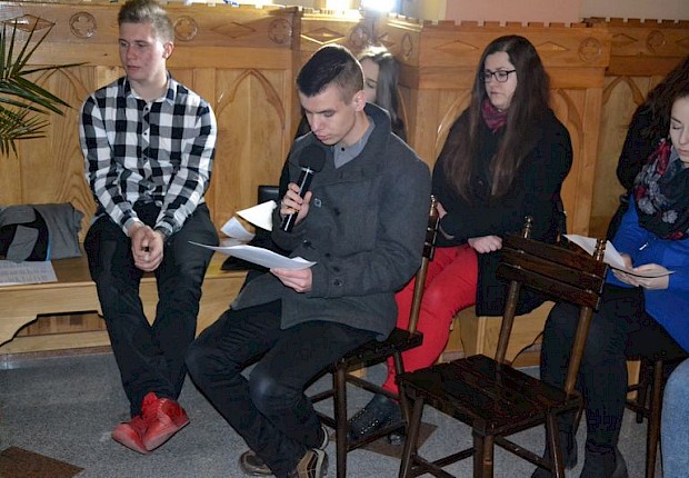 Wielki Piątek: liturgia Męki Pańskiej i adoracja