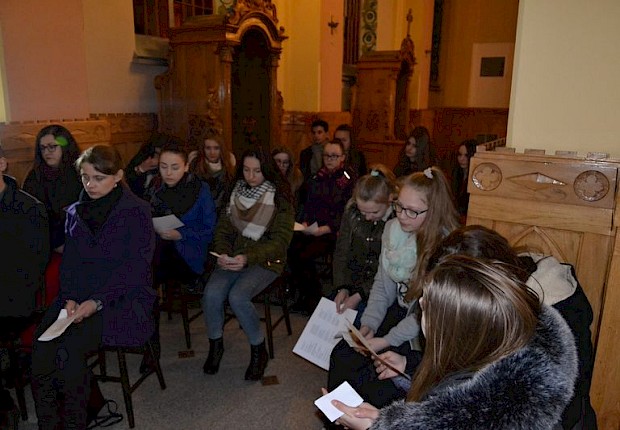 Wielki Piątek: liturgia Męki Pańskiej i adoracja