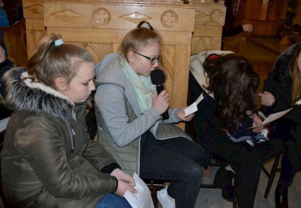Wielki Piątek: liturgia Męki Pańskiej i adoracja