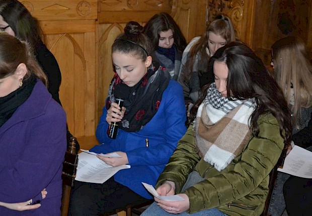 Wielki Piątek: liturgia Męki Pańskiej i adoracja