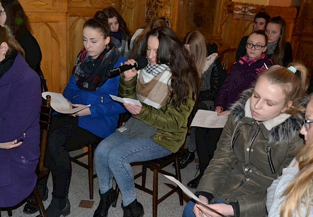Wielki Piątek: liturgia Męki Pańskiej i adoracja