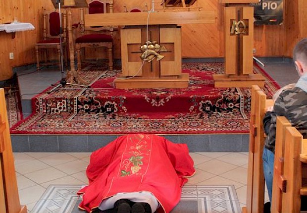 Wielki Piątek: liturgia Męki Pańskiej
