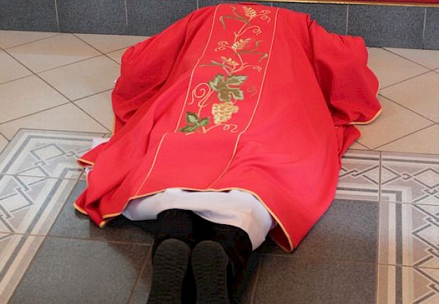 Wielki Piątek: liturgia Męki Pańskiej