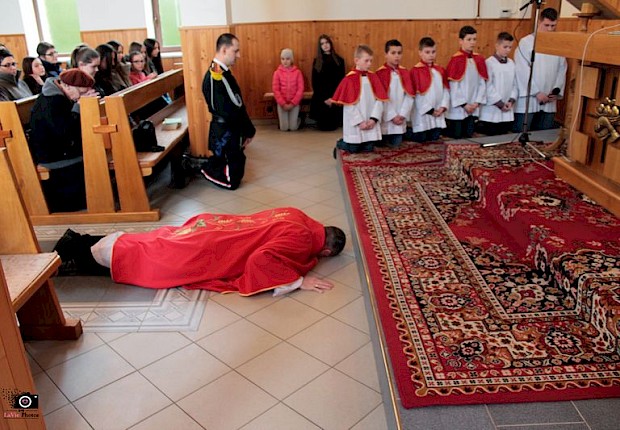 Wielki Piątek: liturgia Męki Pańskiej