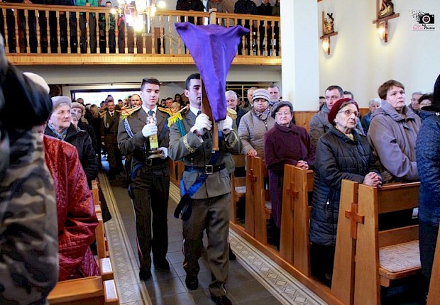 Wielki Piątek: liturgia Męki Pańskiej