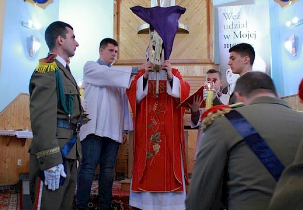 Wielki Piątek: liturgia Męki Pańskiej