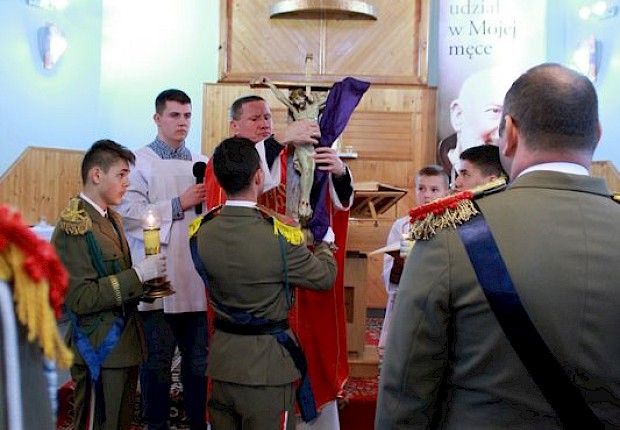 Wielki Piątek: liturgia Męki Pańskiej