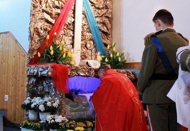 Wielki Piątek: liturgia Męki Pańskiej