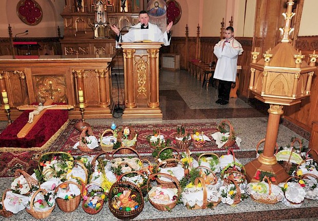 Wielka Sobota - poświęcenie pokarm&oacute;w i Wigilia Paschalna