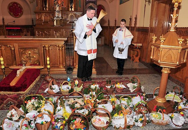 Wielka Sobota - poświęcenie pokarm&oacute;w i Wigilia Paschalna