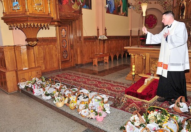 Wielka Sobota - poświęcenie pokarm&oacute;w i Wigilia Paschalna