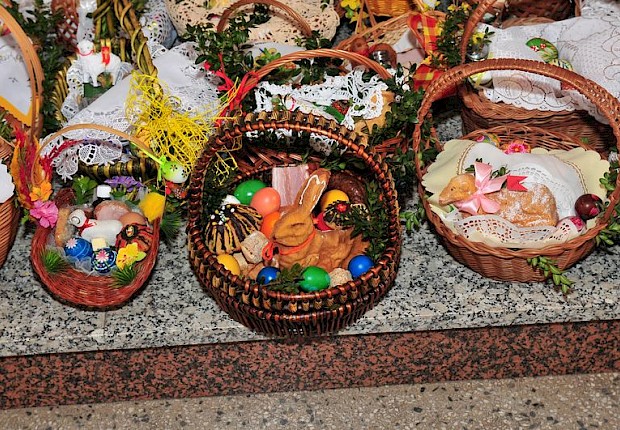 Wielka Sobota - poświęcenie pokarm&oacute;w i Wigilia Paschalna