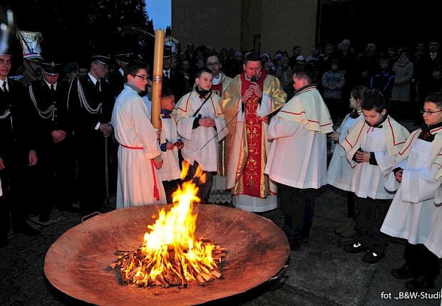 Wielka Sobota - poświęcenie pokarm&oacute;w i Wigilia Paschalna